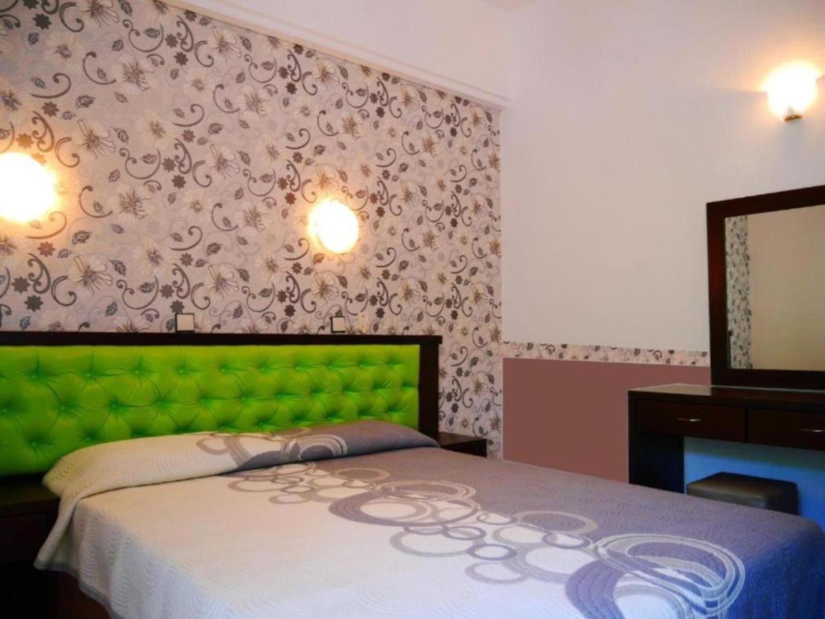 Blue Bay Beach Hotel Kinira Exterior foto