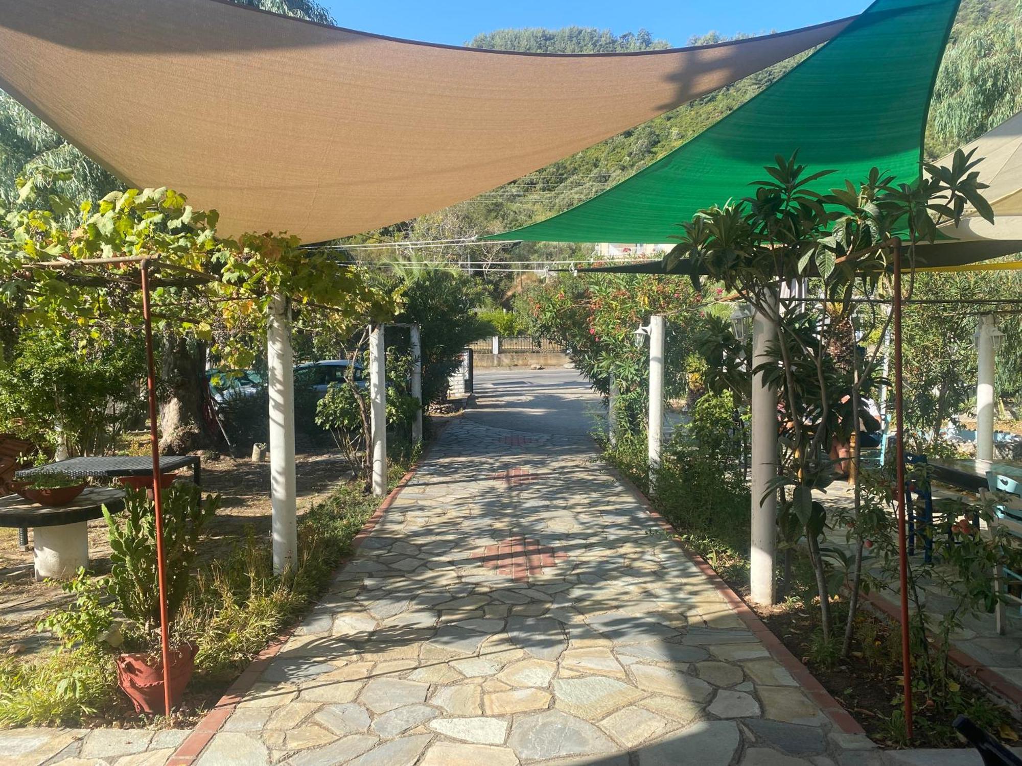 Blue Bay Beach Hotel Kinira Exterior foto